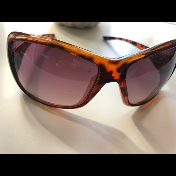 Christian Dior Sunglasses - Picture 9 of 14
